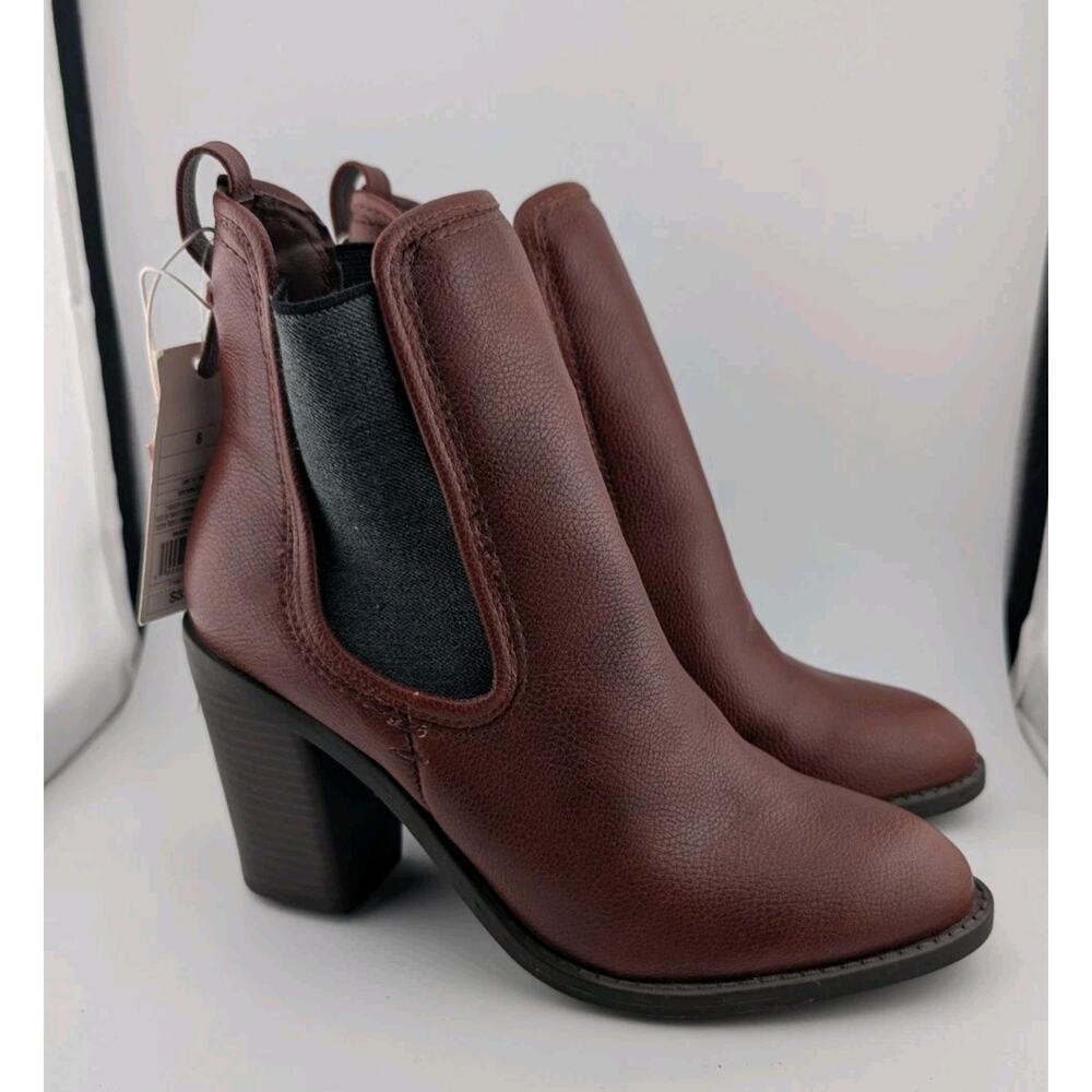 Merona Size 8 Brown Charli Chelsea Boot Block Heels Red Point Toe New